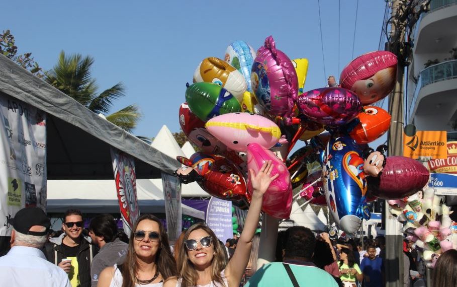 Festa dos Amigos atrai 30 mil pessoas para a Avenida Atlântica